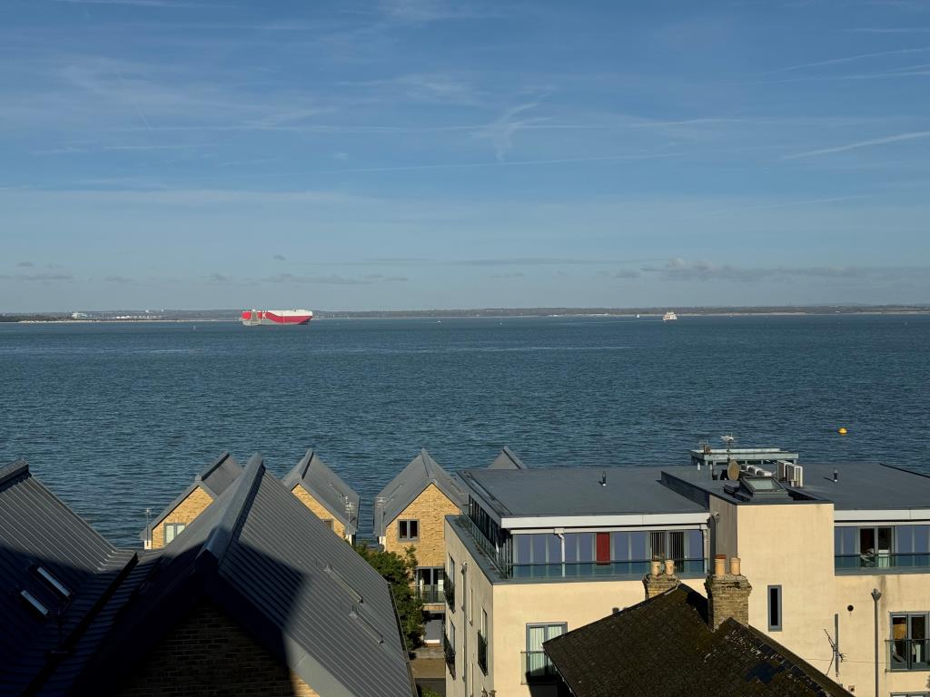 Lot: 28 - BLOCK OF THREE TWO-BEDROOM AND ONE THREE-BEDROOM FLATS WITH PARKING AND SEA VIEWS - Sea view from the building towards The Solent